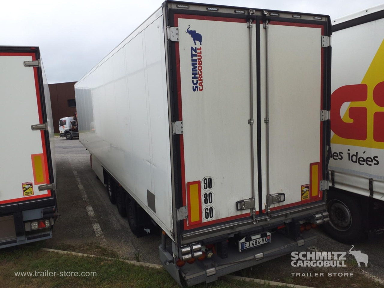 SCHMITZ Reefer Standard Taillift - Puspiekabe izotermiskais: foto 2 SCHMITZ Reefer Standard Taillift - Puspiekabe izotermiskais: foto 2