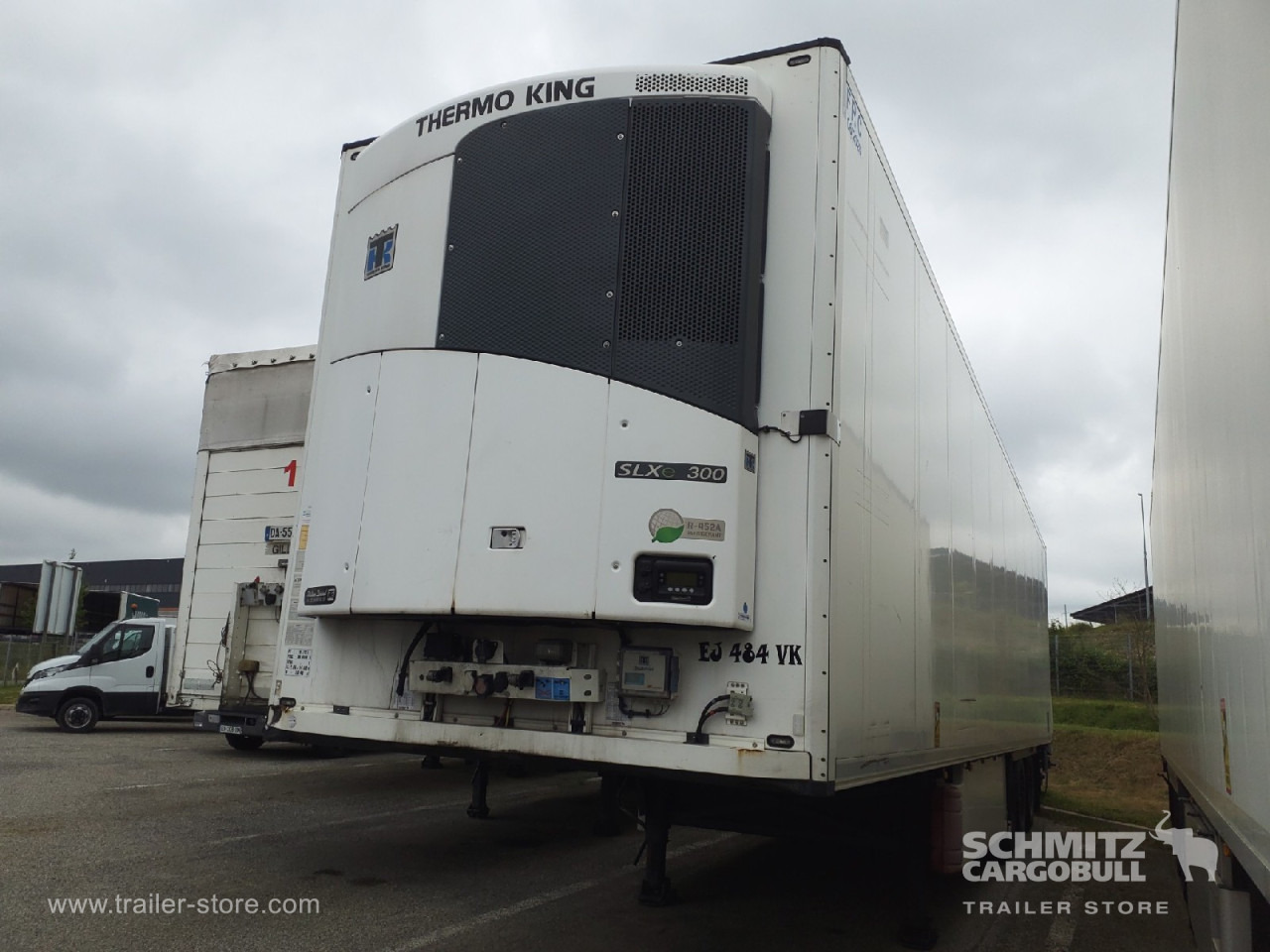 SCHMITZ Reefer Standard Taillift - Puspiekabe izotermiskais: foto 4 SCHMITZ Reefer Standard Taillift - Puspiekabe izotermiskais: foto 4