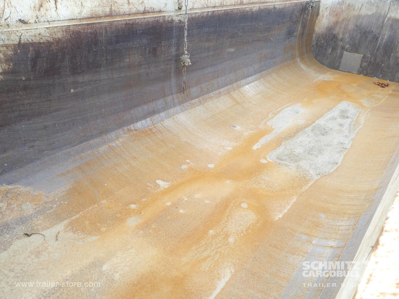 SCHMITZ Tipper Steel half pipe body 26m³ - Puspiekabe pašizgāzējs: foto 2 SCHMITZ Tipper Steel half pipe body 26m³ - Puspiekabe pašizgāzējs: foto 2
