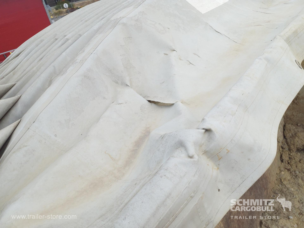 SCHMITZ Tipper Steel half pipe body 26m³ - Puspiekabe pašizgāzējs: foto 3 SCHMITZ Tipper Steel half pipe body 26m³ - Puspiekabe pašizgāzējs: foto 3