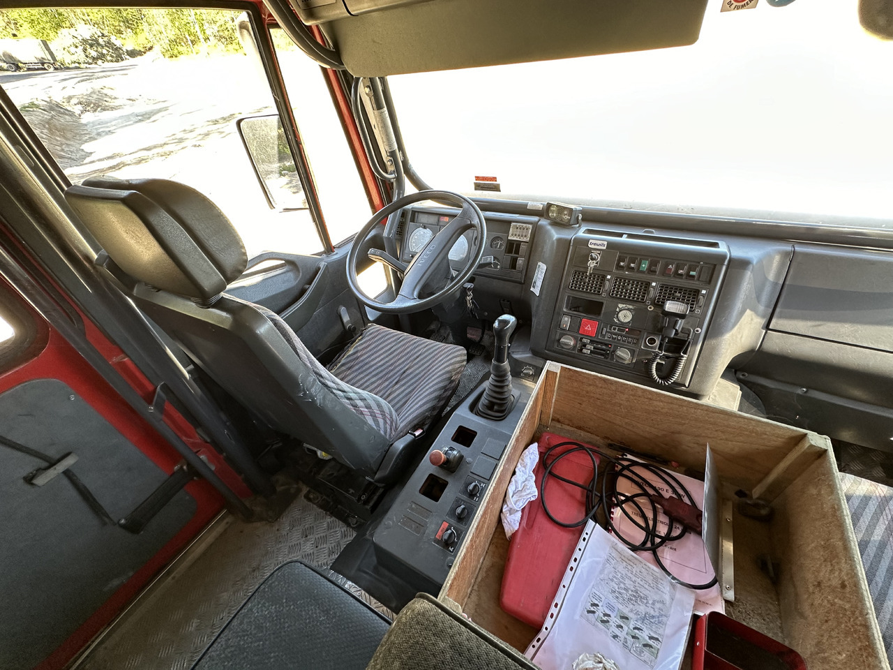 IVECO EUROCARGO 190E30. 4x4 - Ugunsdzēsēju mašīna: foto 5 IVECO EUROCARGO 190E30. 4x4 - Ugunsdzēsēju mašīna: foto 5
