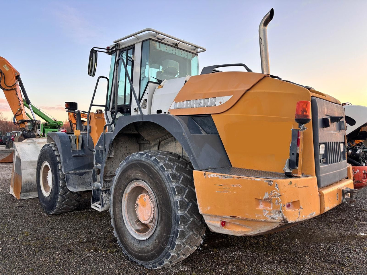 Liebherr L544 - Riteņu iekrāvējs: foto 4 Liebherr L544 - Riteņu iekrāvējs: foto 4