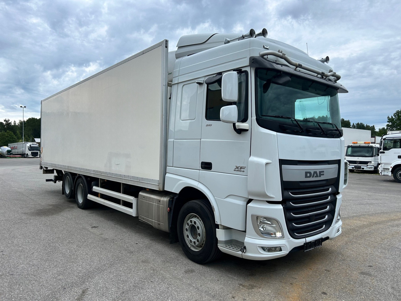 DAF XF510 - Kravas automašīna refrižerators: foto 1 DAF XF510 - Kravas automašīna refrižerators: foto 1