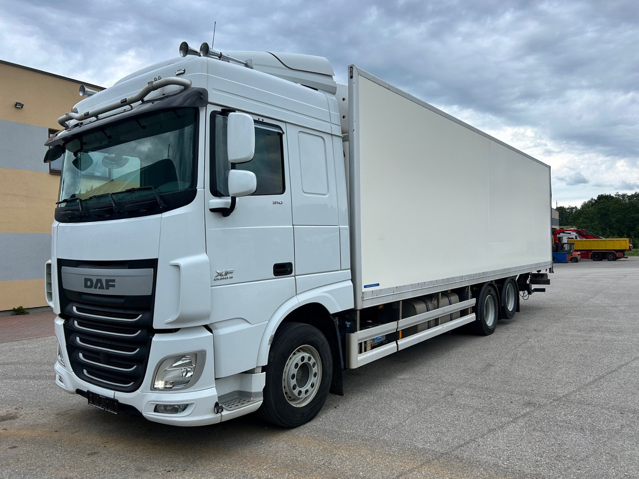 DAF XF510 - Kravas automašīna refrižerators: foto 2 DAF XF510 - Kravas automašīna refrižerators: foto 2