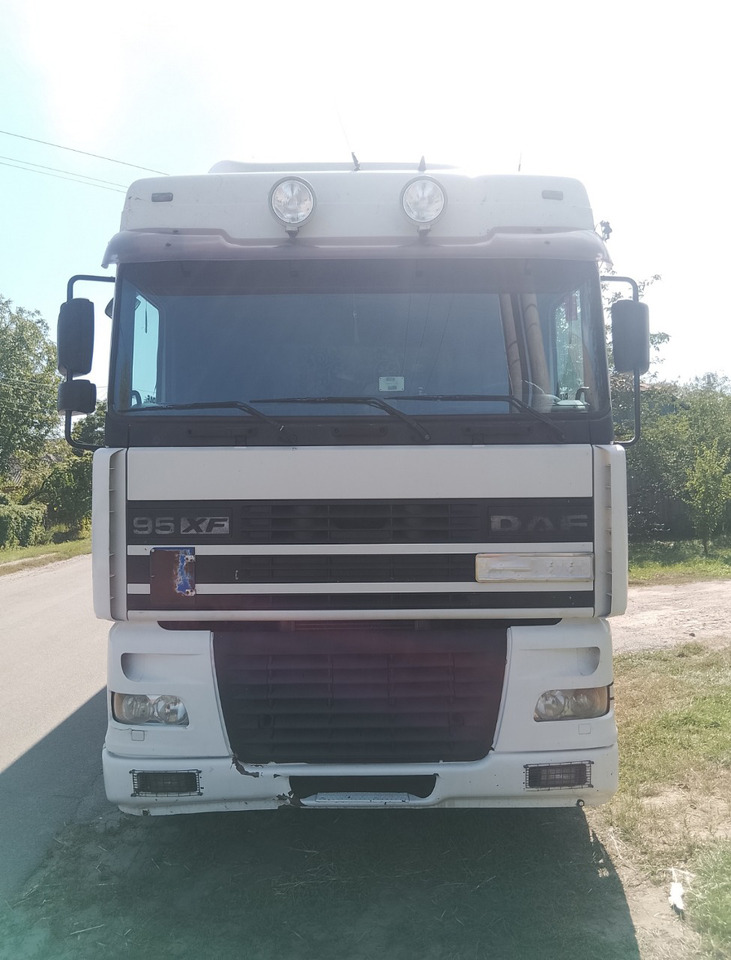 DAF XF95.430 - Kravas automašīna ar tentu: foto 2 DAF XF95.430 - Kravas automašīna ar tentu: foto 2