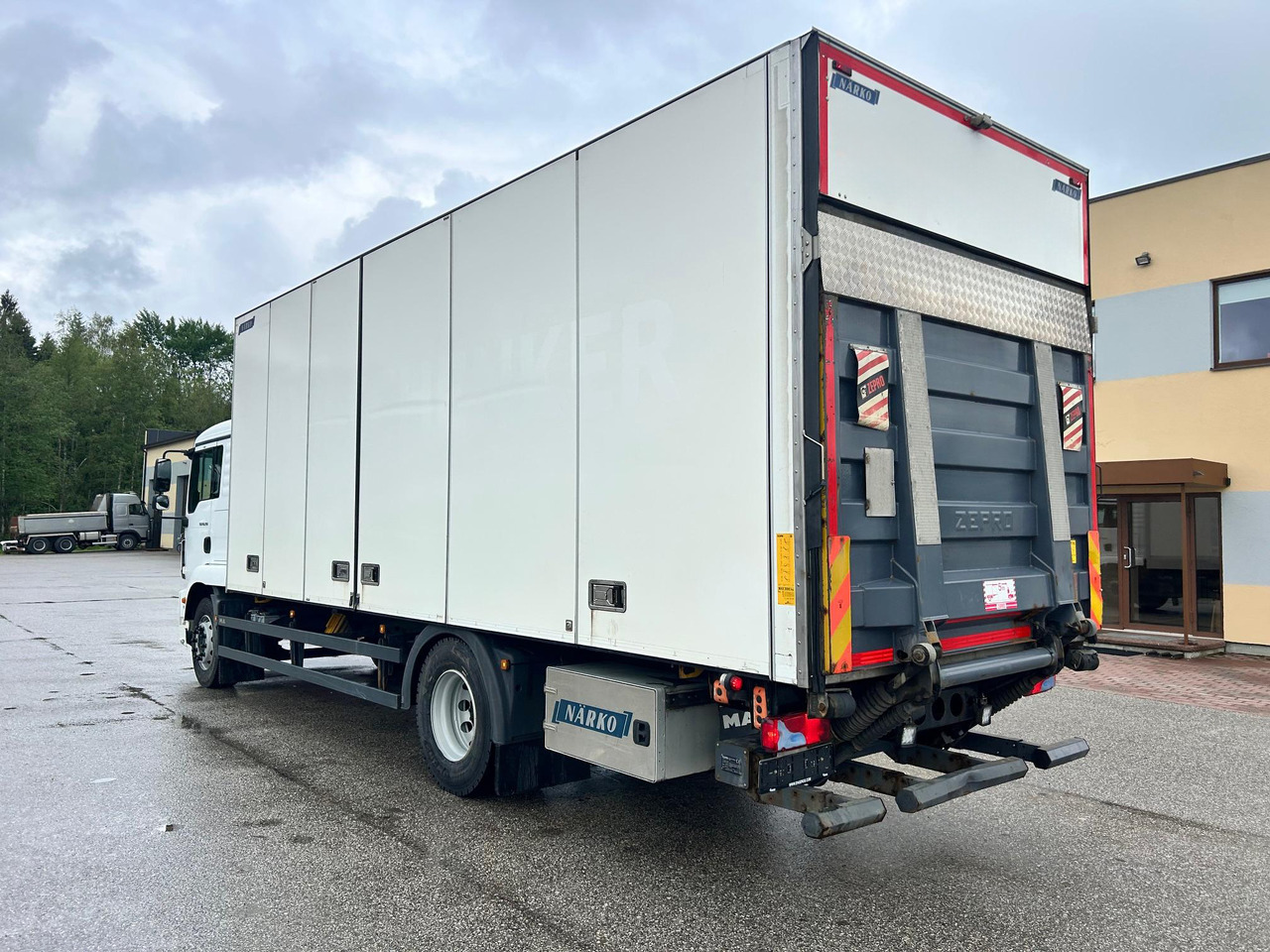Kravas automašīna ar slēgto virsbūvi MAN TGM 18.290: foto 7