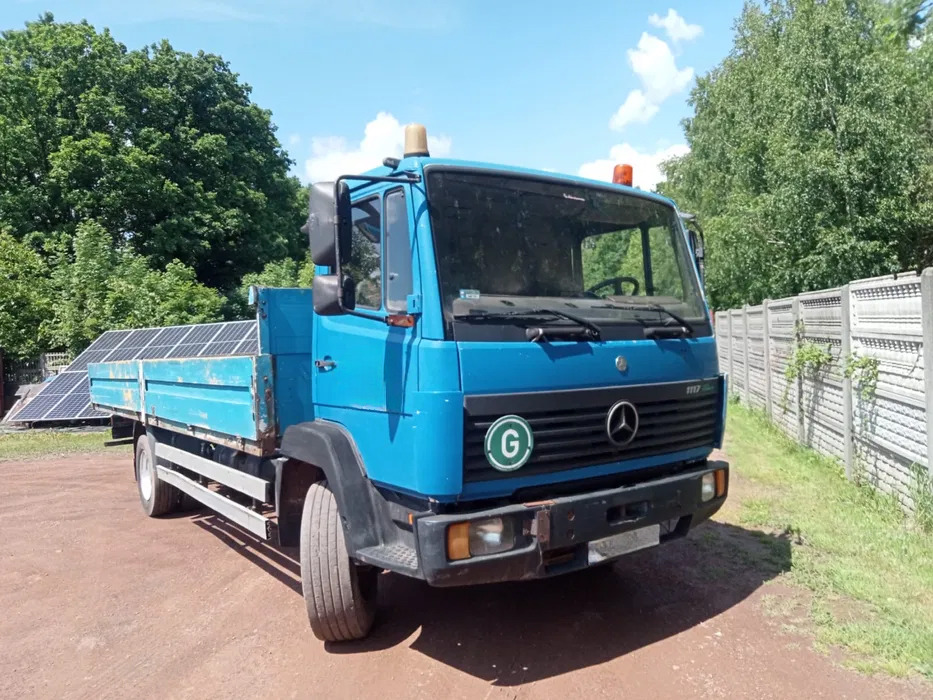 MERCEDES-BENZ 1117 - Bortu kravas automašīna/ Platforma: foto 1 MERCEDES-BENZ 1117 - Bortu kravas automašīna/ Platforma: foto 1