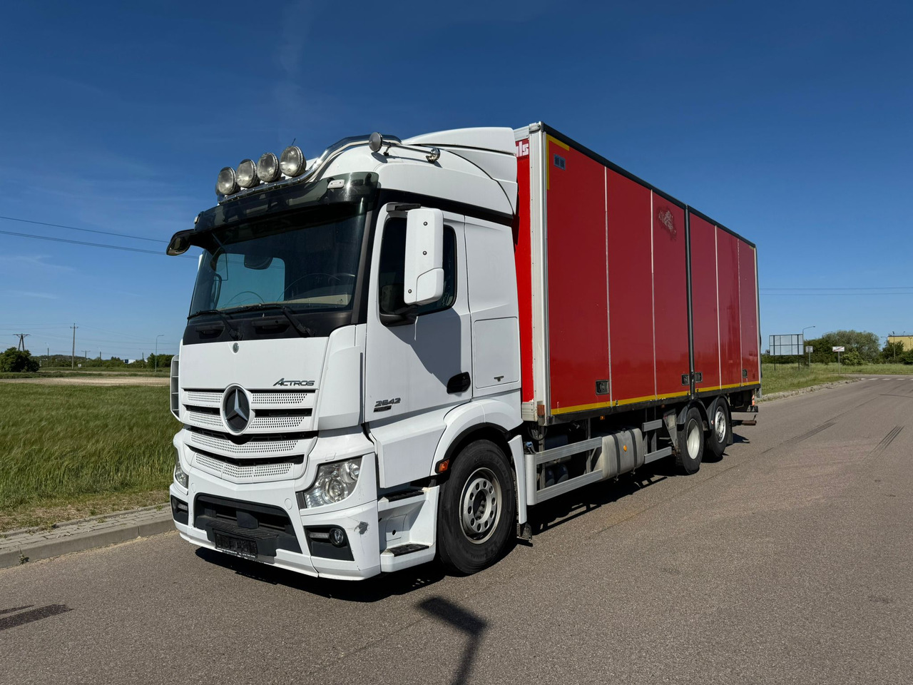 MERCEDES-BENZ ACTROS 2542 - Kravas automašīna ar slēgto virsbūvi: foto 2 MERCEDES-BENZ ACTROS 2542 - Kravas automašīna ar slēgto virsbūvi: foto 2
