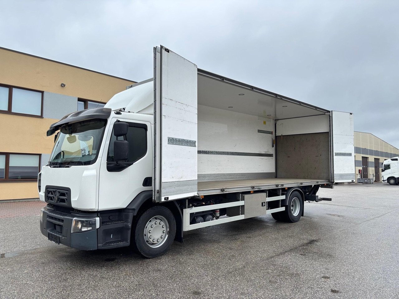 RENAULT D WIDE 320 - Kravas automašīna ar slēgto virsbūvi: foto 4 RENAULT D WIDE 320 - Kravas automašīna ar slēgto virsbūvi: foto 4
