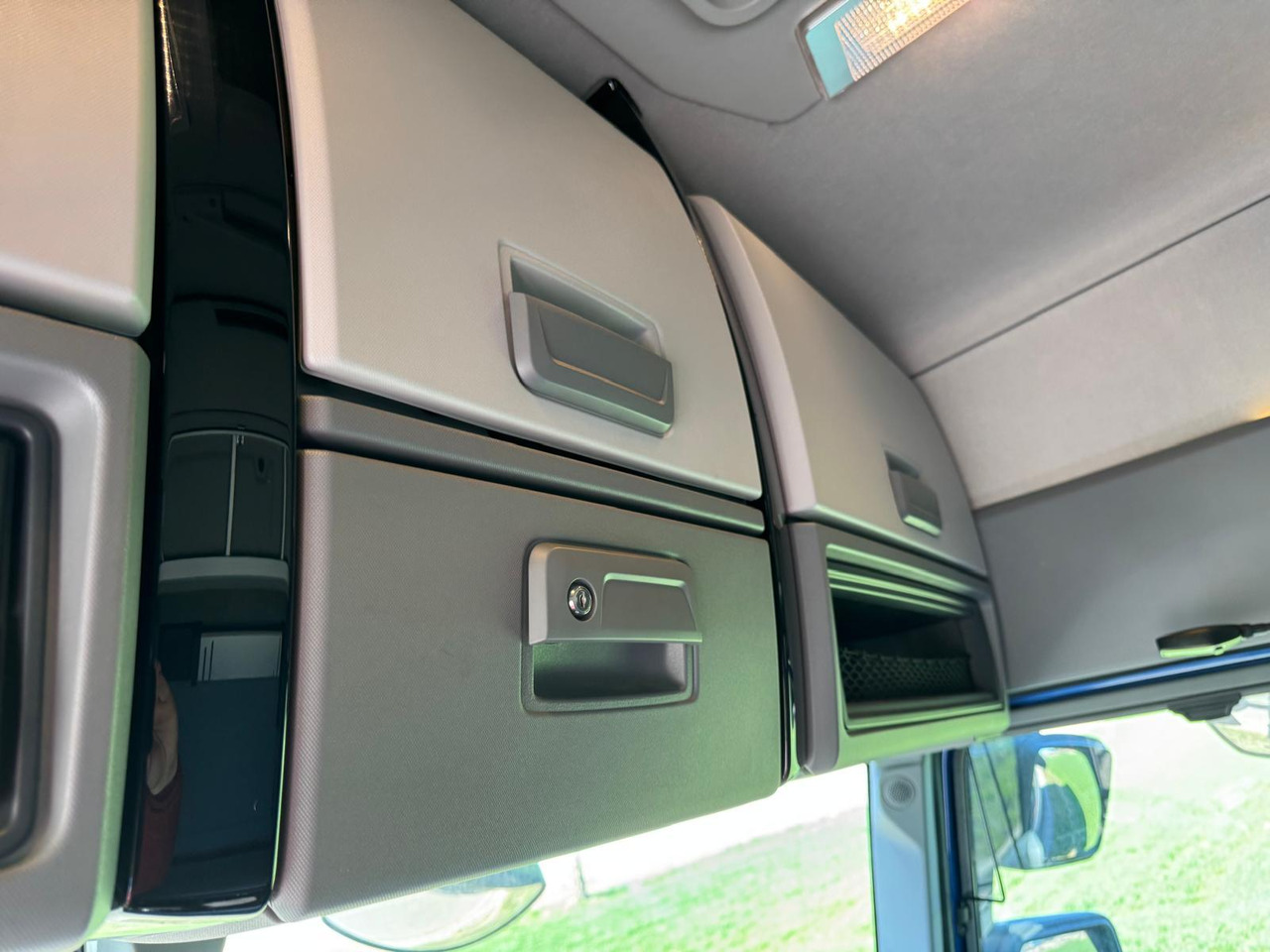 Kravas automašīna ar slēgto virsbūvi RENAULT T380: foto 26