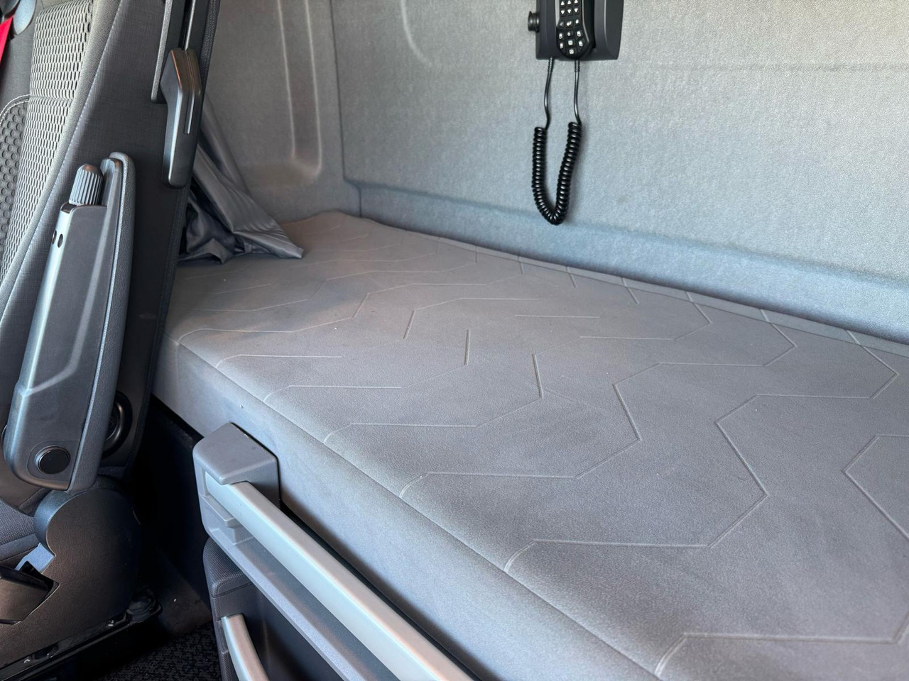 Kravas automašīna ar slēgto virsbūvi RENAULT T380: foto 28