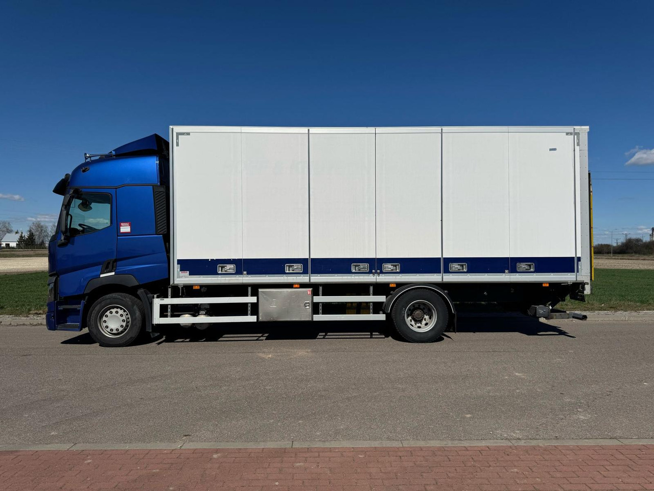 RENAULT T380 - Kravas automašīna ar slēgto virsbūvi: foto 3 RENAULT T380 - Kravas automašīna ar slēgto virsbūvi: foto 3