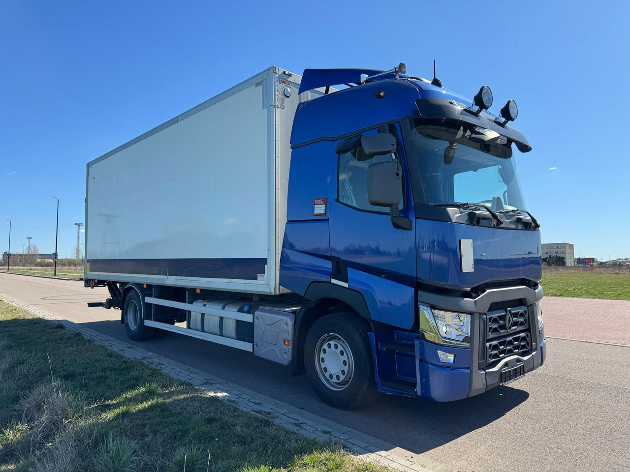 RENAULT T380 - Kravas automašīna ar slēgto virsbūvi: foto 2 RENAULT T380 - Kravas automašīna ar slēgto virsbūvi: foto 2