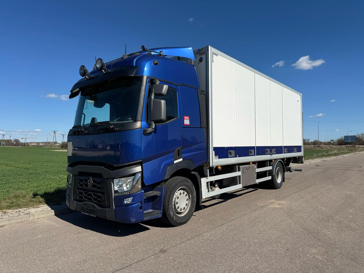 RENAULT T380 - Kravas automašīna ar slēgto virsbūvi: foto 1 RENAULT T380 - Kravas automašīna ar slēgto virsbūvi: foto 1