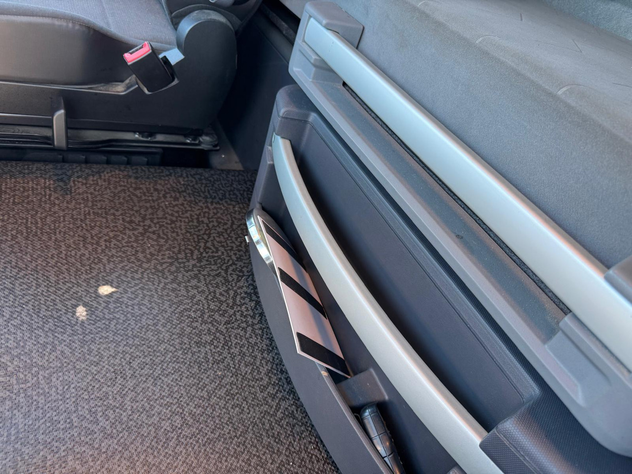 Kravas automašīna ar slēgto virsbūvi RENAULT T380: foto 17