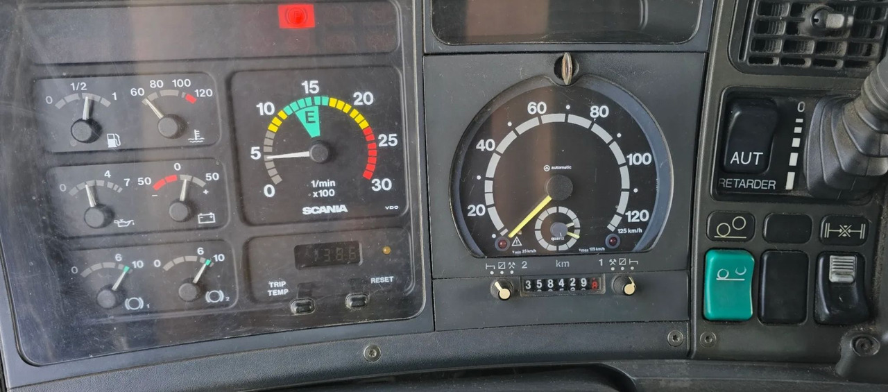 Bortu kravas automašīna/ Platforma, Kravas auto ar manipulatoru SCANIA 144.460: foto 8