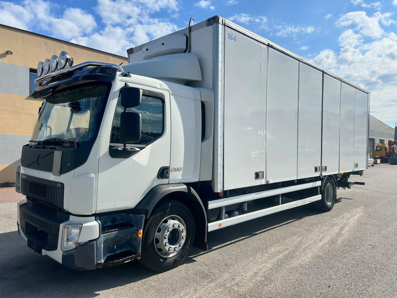 VOLVO FE280 - Kravas automašīna ar slēgto virsbūvi: foto 2 VOLVO FE280 - Kravas automašīna ar slēgto virsbūvi: foto 2