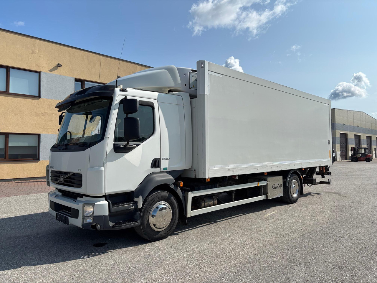 VOLVO FL240 - Kravas automašīna refrižerators: foto 3 VOLVO FL240 - Kravas automašīna refrižerators: foto 3