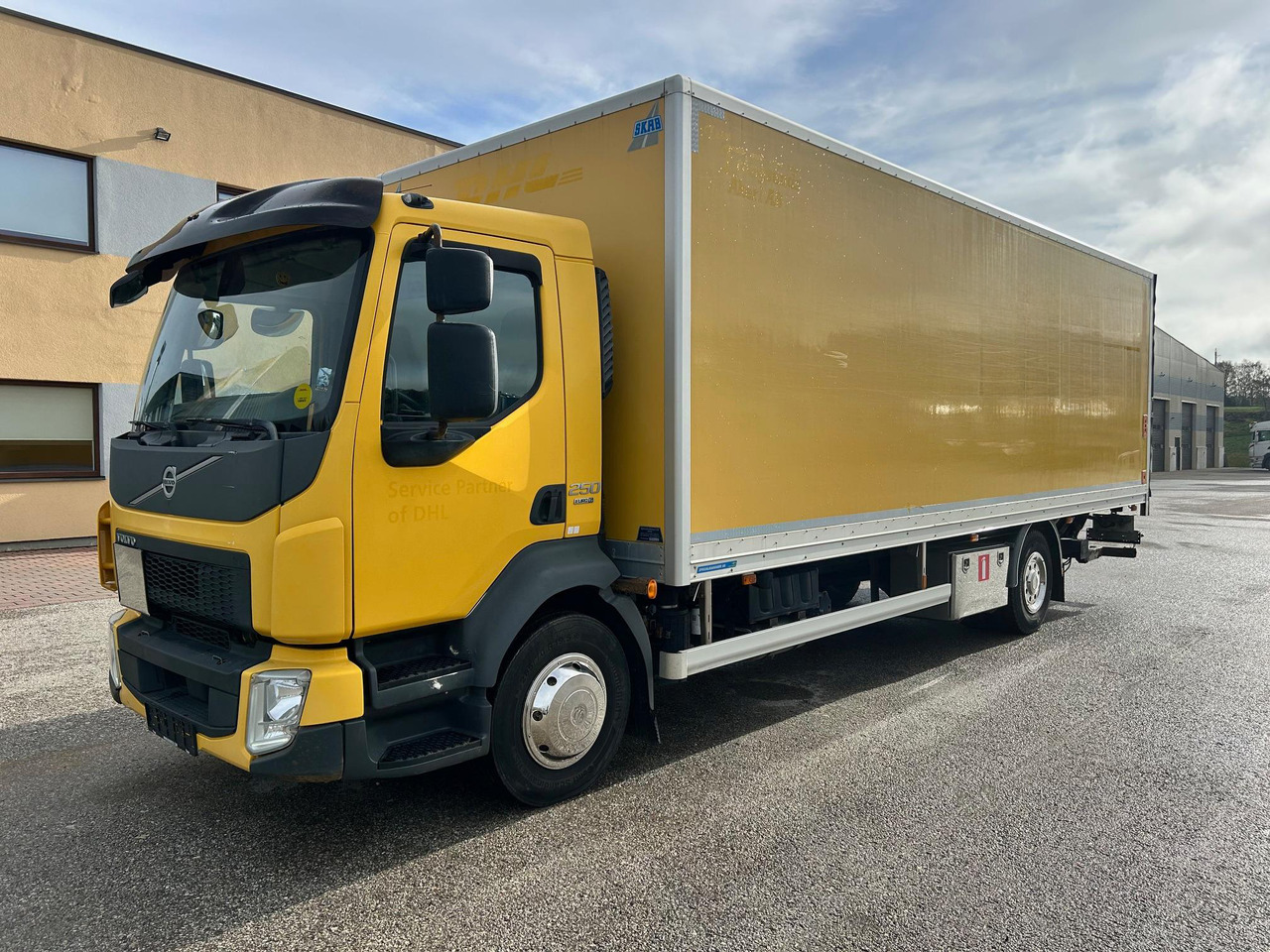VOLVO FL250 - Kravas automašīna ar slēgto virsbūvi: foto 3 VOLVO FL250 - Kravas automašīna ar slēgto virsbūvi: foto 3