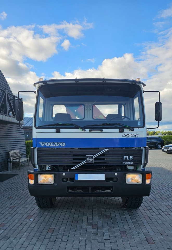 VOLVO FL614 - Bortu kravas automašīna/ Platforma, Kravas auto ar manipulatoru: foto 2 VOLVO FL614 - Bortu kravas automašīna/ Platforma, Kravas auto ar manipulatoru: foto 2