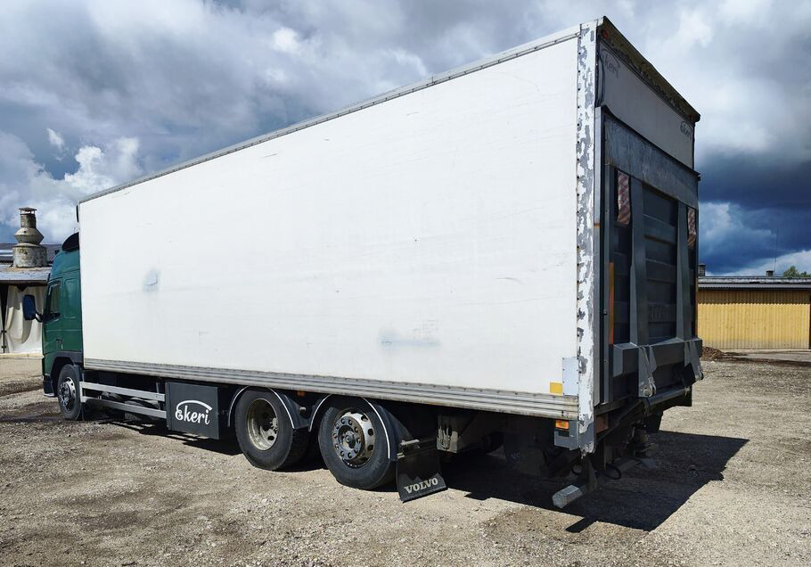 VOLVO FM12 - Kravas automašīna ar slēgto virsbūvi: foto 5 VOLVO FM12 - Kravas automašīna ar slēgto virsbūvi: foto 5