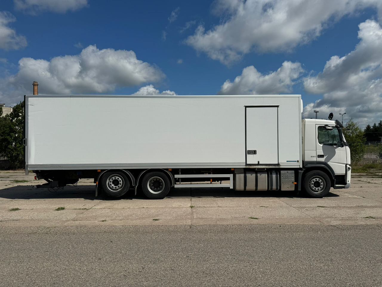 VOLVO FM330 - Kravas automašīna refrižerators: foto 4 VOLVO FM330 - Kravas automašīna refrižerators: foto 4