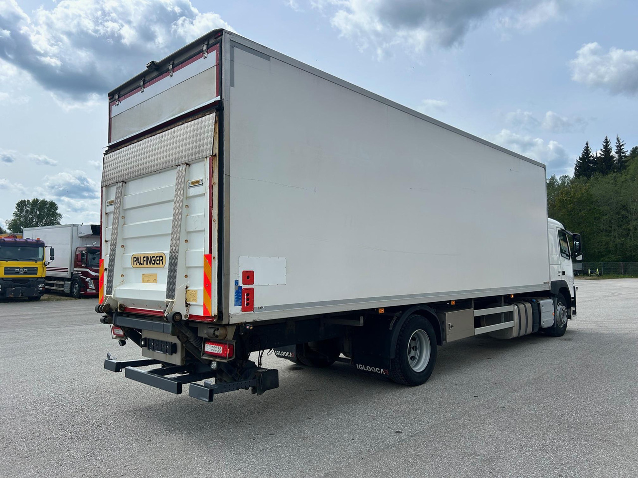VOLVO FM330 - Kravas automašīna refrižerators: foto 4 VOLVO FM330 - Kravas automašīna refrižerators: foto 4