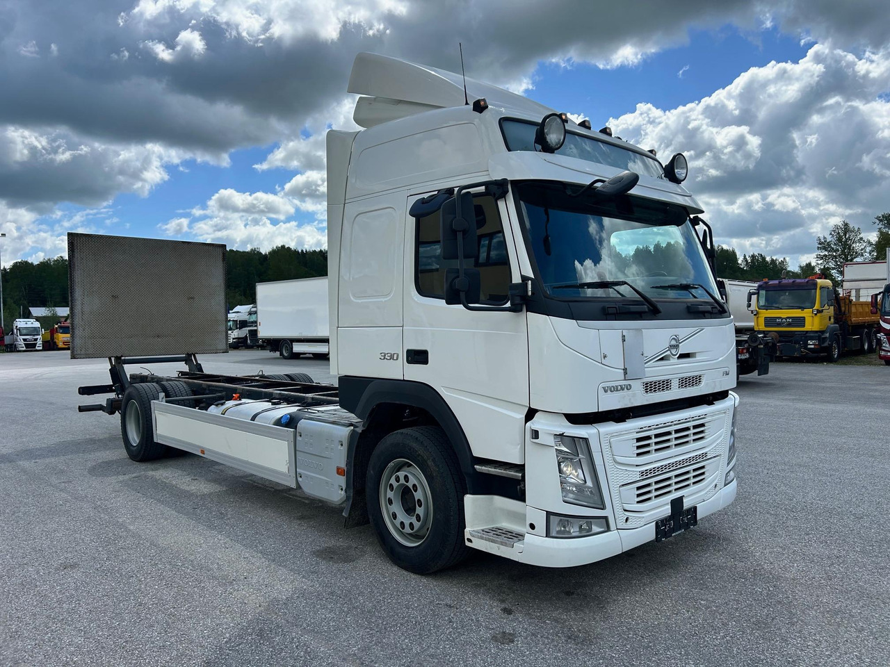 VOLVO FM330 - Šasija kravas automašīna: foto 1 VOLVO FM330 - Šasija kravas automašīna: foto 1