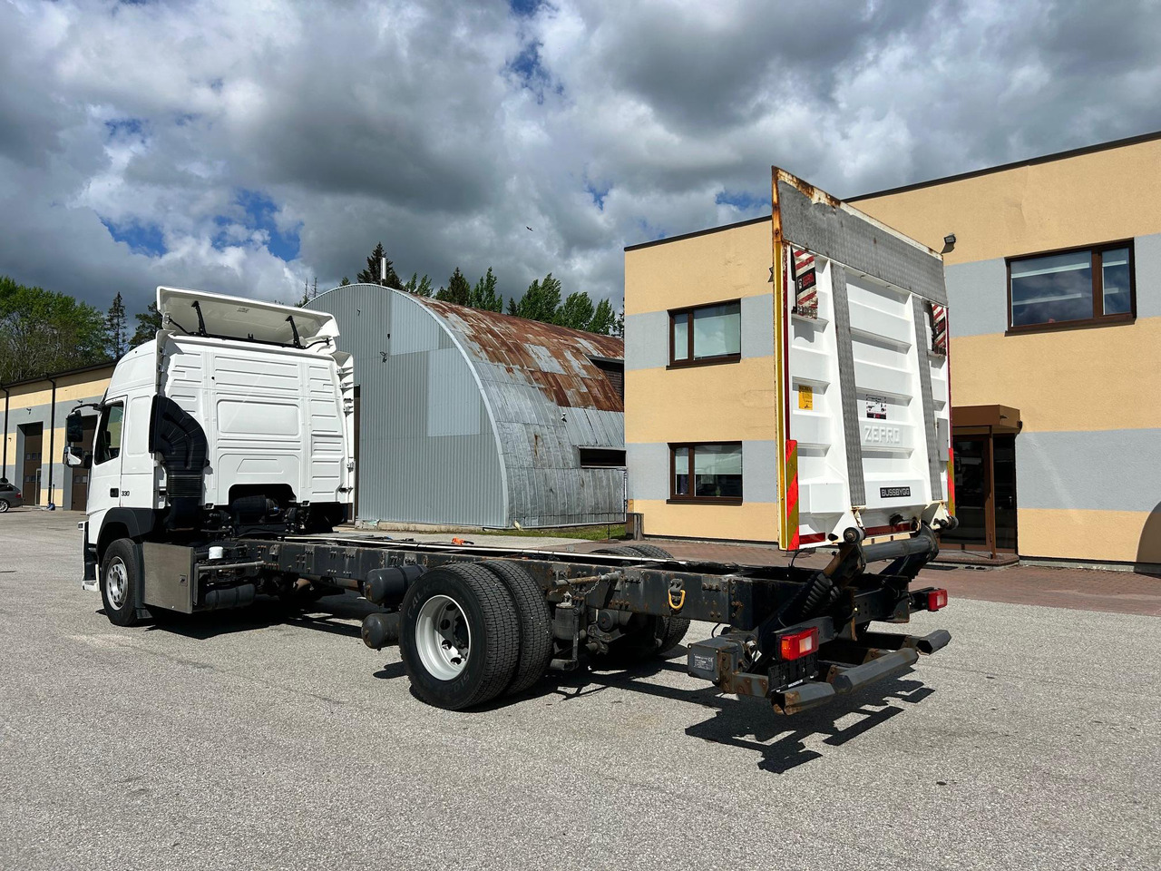 VOLVO FM330 - Šasija kravas automašīna: foto 5 VOLVO FM330 - Šasija kravas automašīna: foto 5