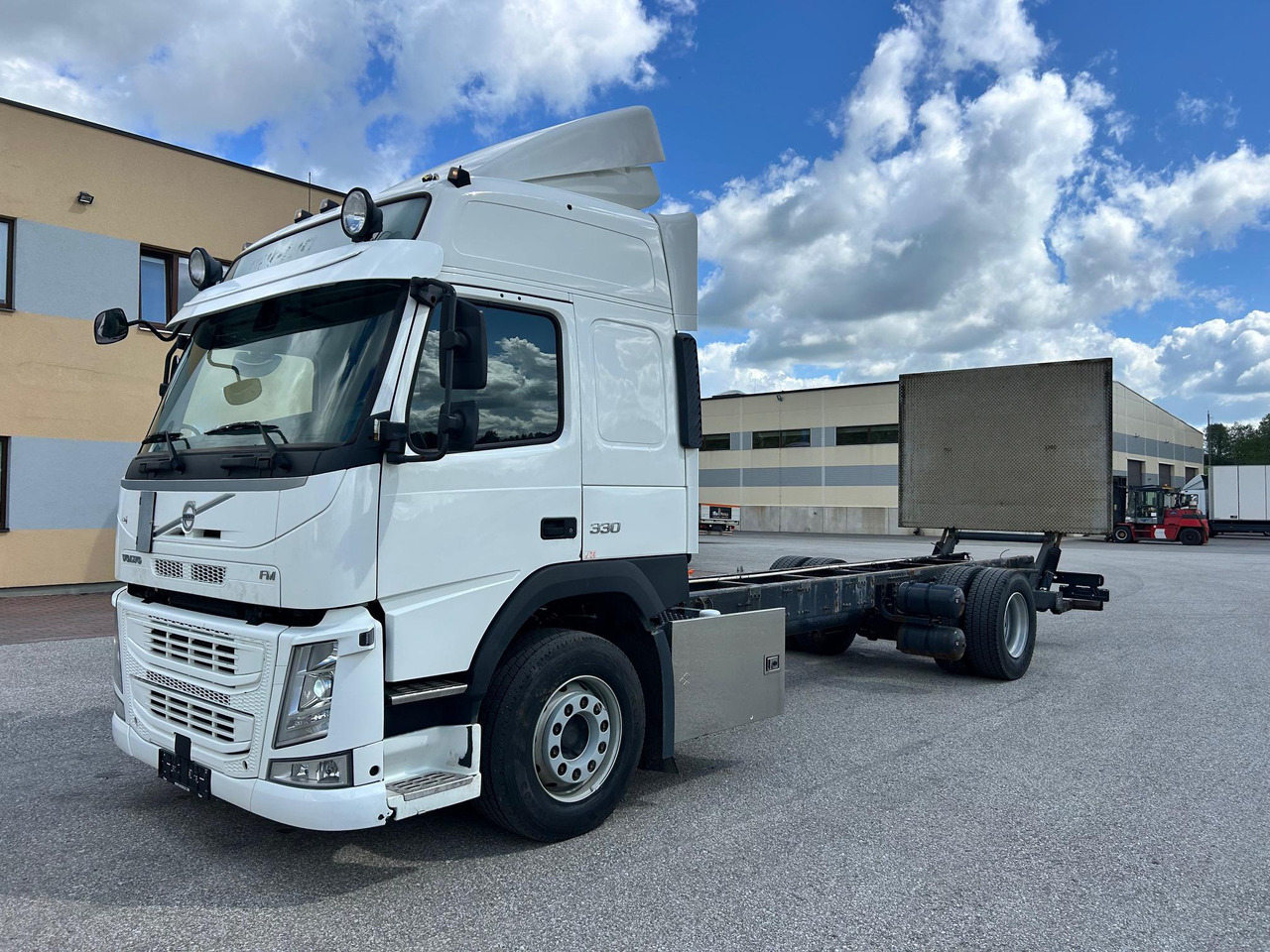 VOLVO FM330 - Šasija kravas automašīna: foto 2 VOLVO FM330 - Šasija kravas automašīna: foto 2
