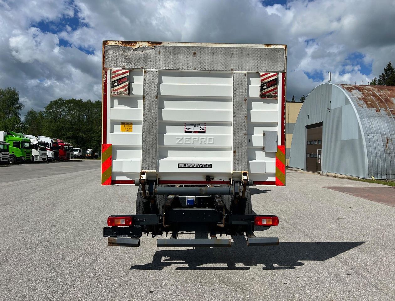 VOLVO FM330 - Šasija kravas automašīna: foto 4 VOLVO FM330 - Šasija kravas automašīna: foto 4