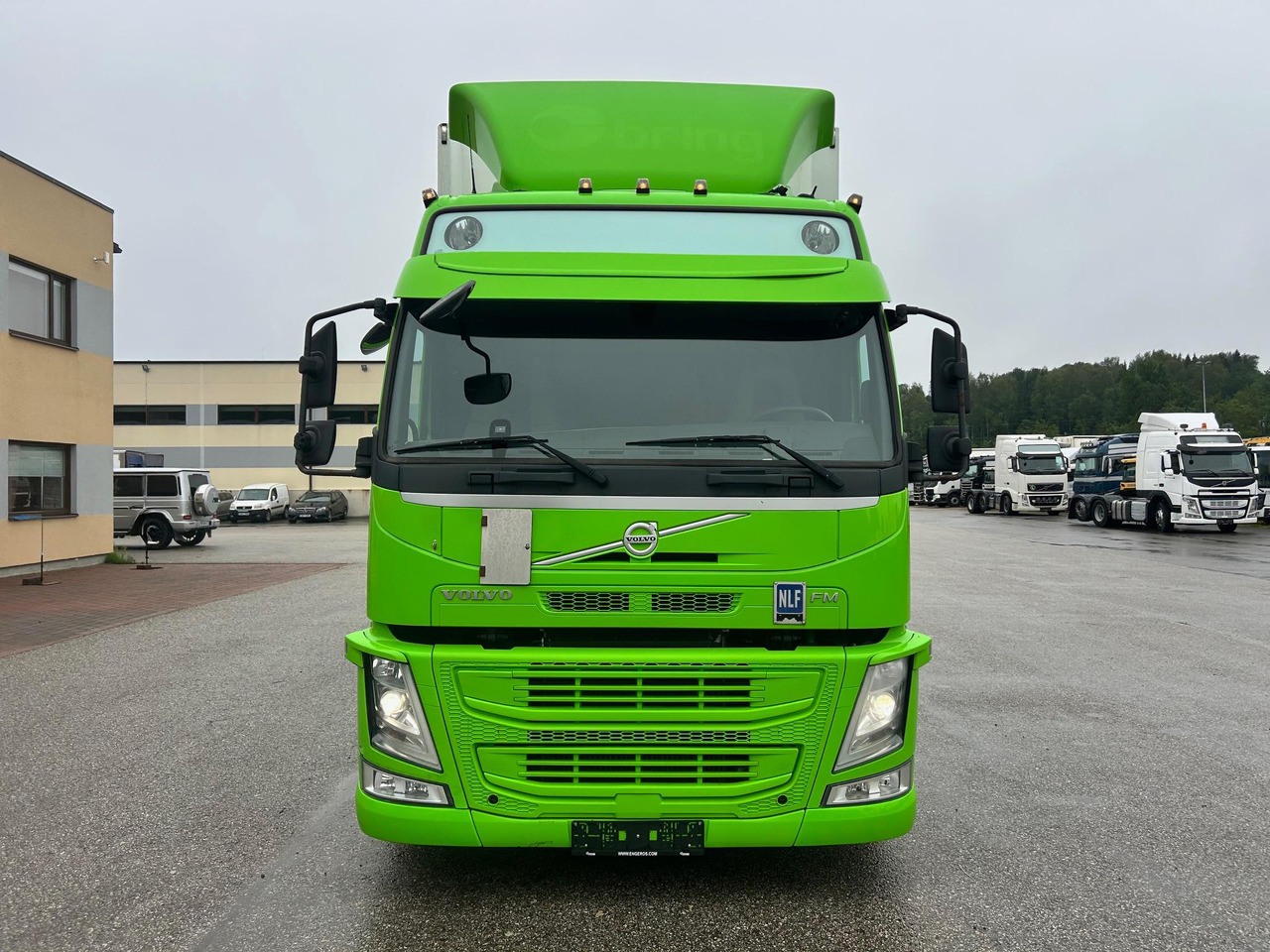 VOLVO FM330 - Kravas automašīna ar slēgto virsbūvi: foto 2 VOLVO FM330 - Kravas automašīna ar slēgto virsbūvi: foto 2