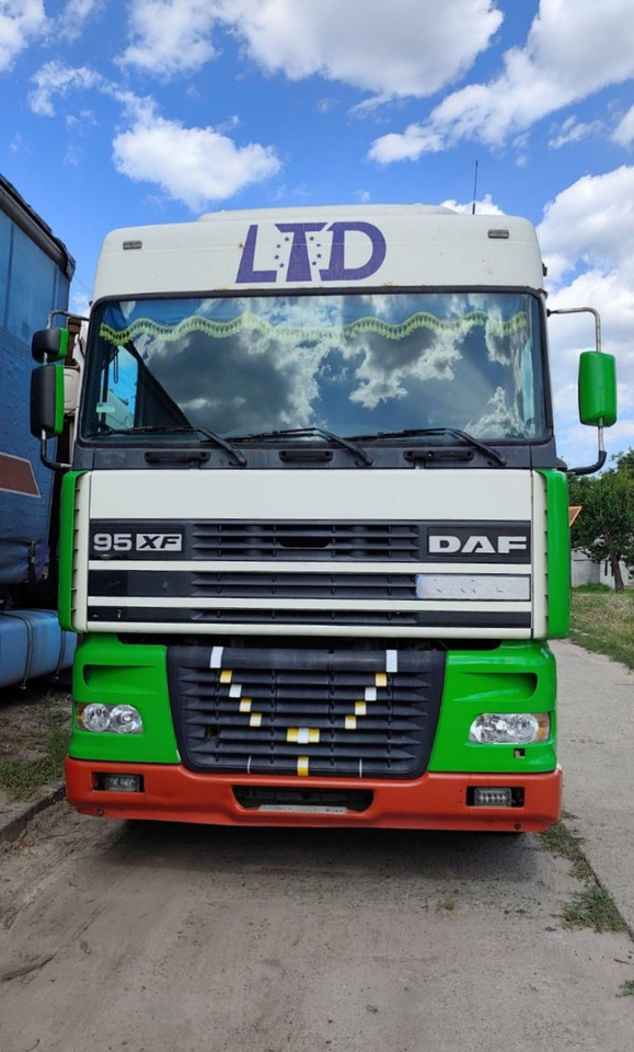 DAF XF95.430 - Vilcējs: foto 2 DAF XF95.430 - Vilcējs: foto 2