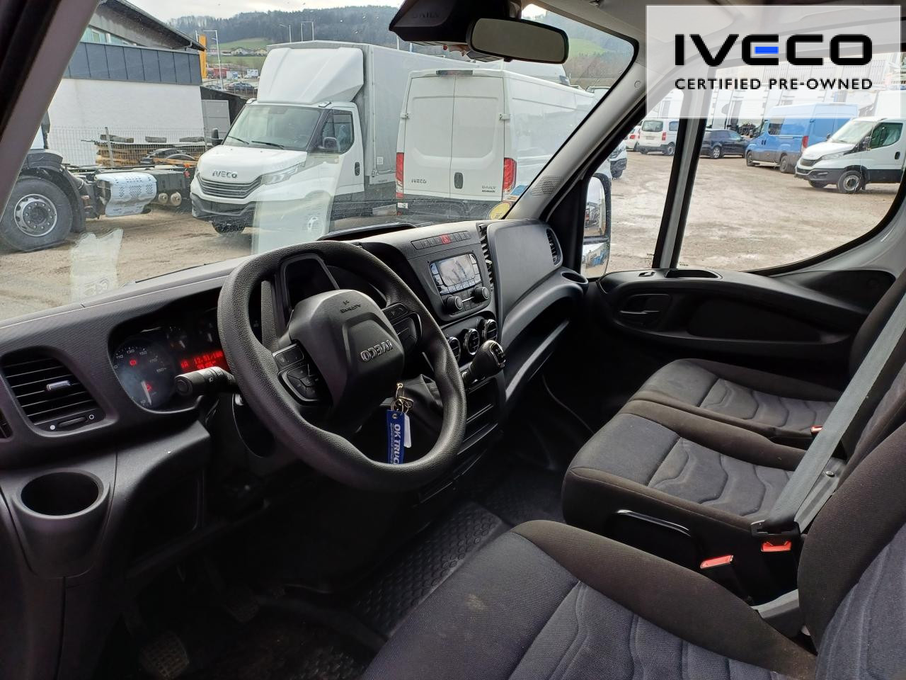 Interior photo 1: Furgons ar slēgtā virsbūve IVECO Daily 35C16H Euro6 Klima ZV