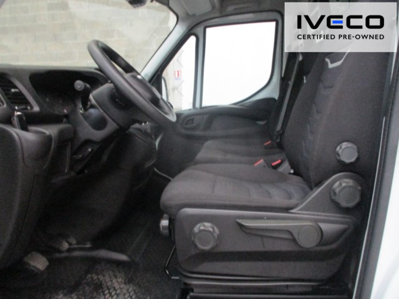 Interior photo 2: Furgons ar slēgtā virsbūve IVECO Daily 35C16H Euro6 Klima ZV