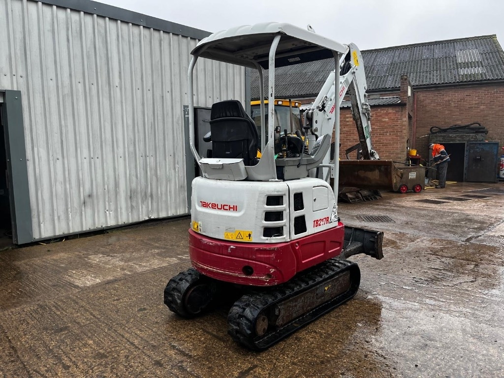 Takeuchi TB 217 R - Mini-ekskavators: foto 3 Takeuchi TB 217 R - Mini-ekskavators: foto 3