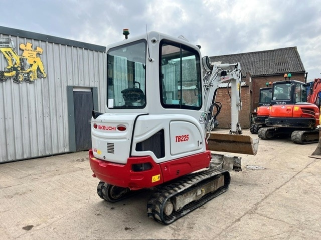 Takeuchi TB 225 - Mini-ekskavators: foto 3 Takeuchi TB 225 - Mini-ekskavators: foto 3