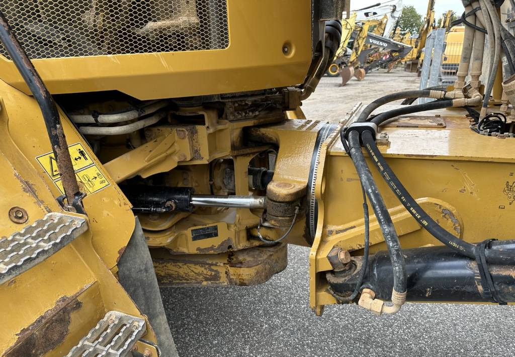 Artikulētias pašizgāzējs CAT 730 C Auto lubrication + Klima CE + EPA: foto 25
