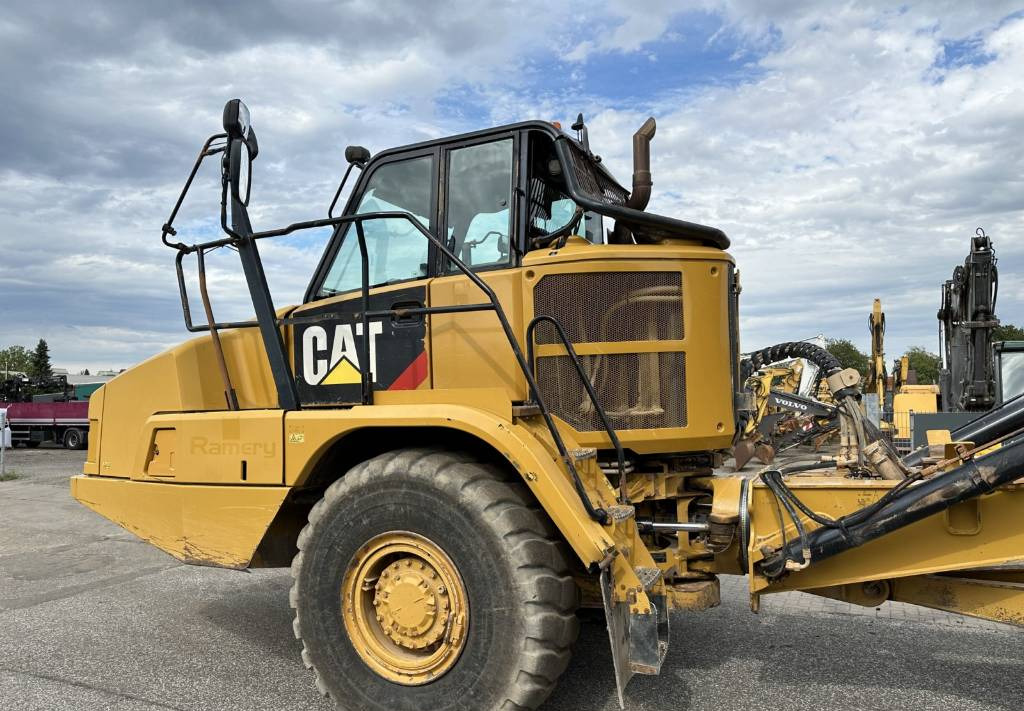 Artikulētias pašizgāzējs CAT 730 C Auto lubrication + Klima CE + EPA: foto 39