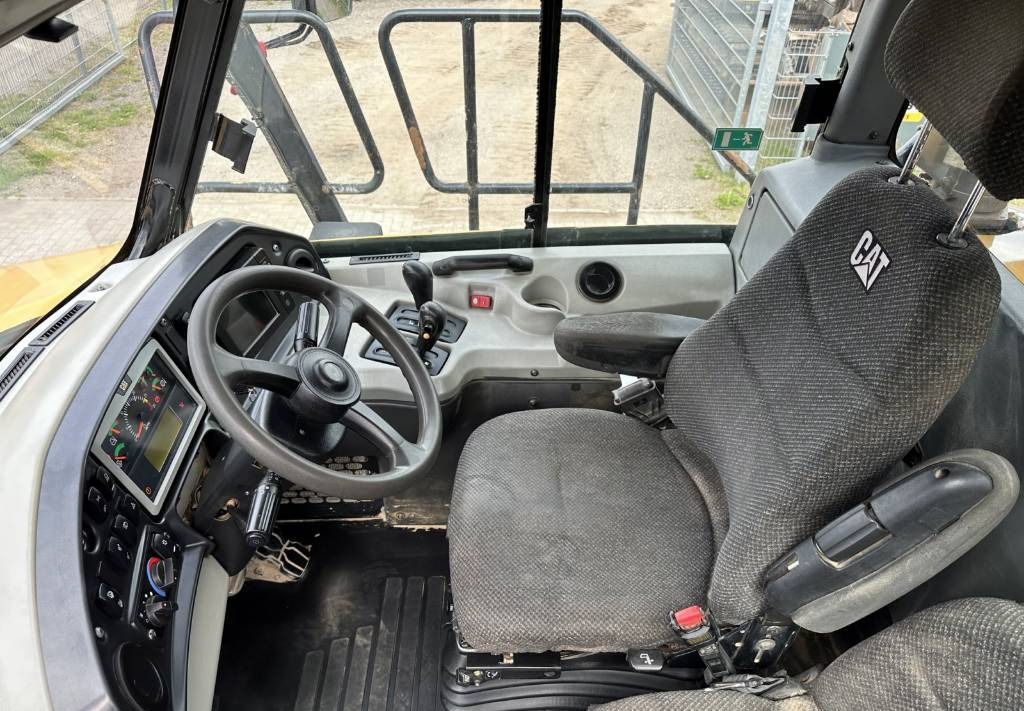 Artikulētias pašizgāzējs CAT 730 C Auto lubrication + Klima CE + EPA: foto 11