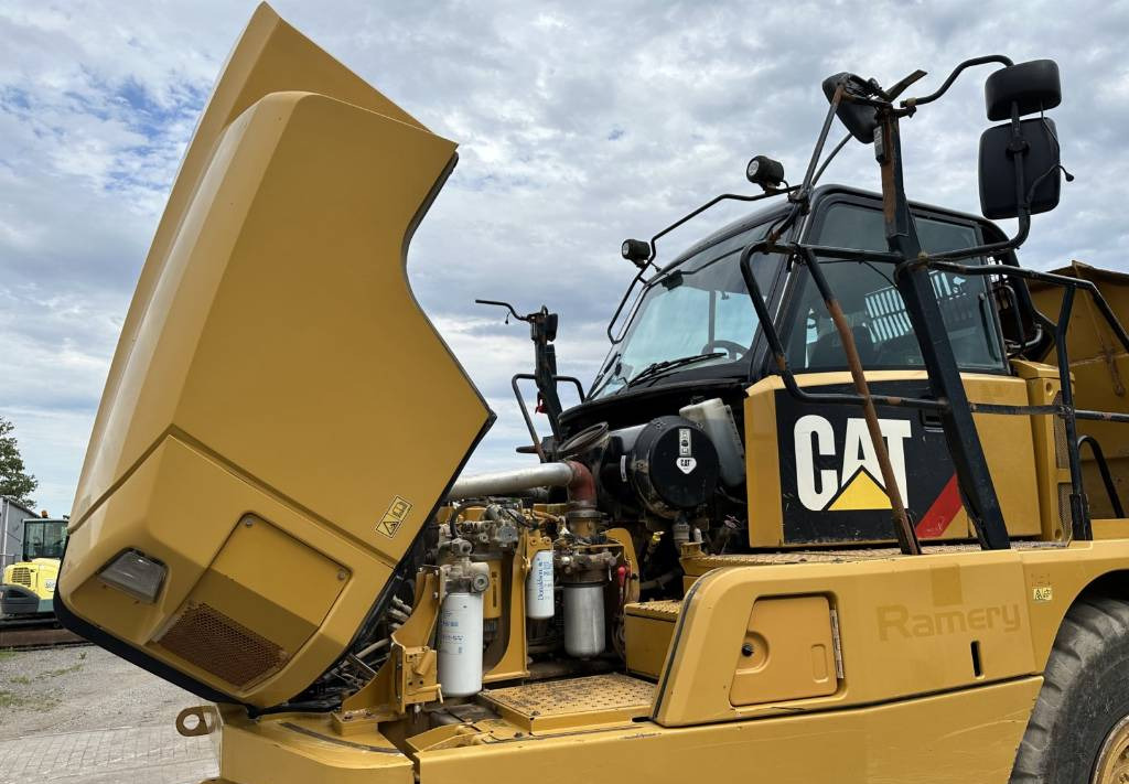 Artikulētias pašizgāzējs CAT 730 C Auto lubrication + Klima CE + EPA: foto 20