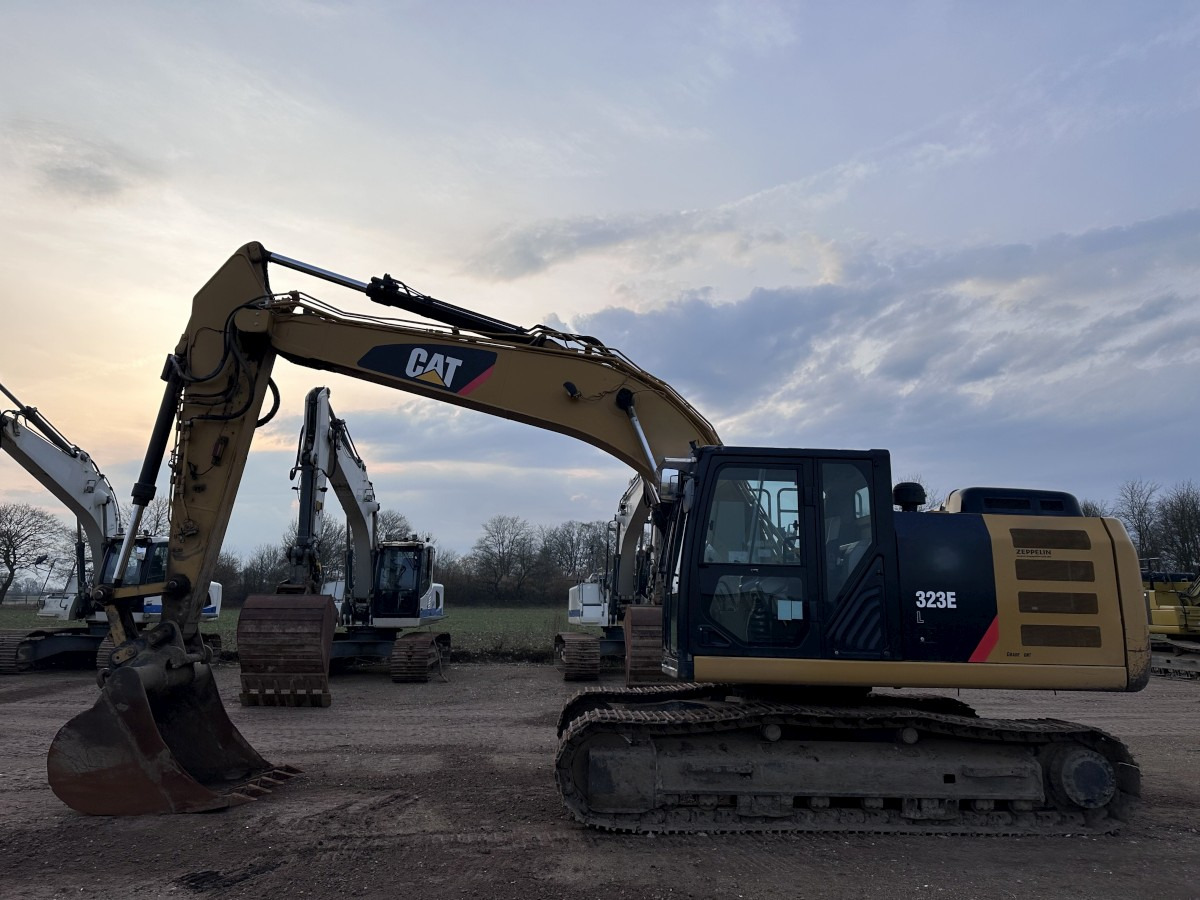 CATERPILLAR 323 EL Deutsche Maschine! Top !!! - Kāpurķēžu ekskavators: foto 5 CATERPILLAR 323 EL Deutsche Maschine! Top !!! - Kāpurķēžu ekskavators: foto 5