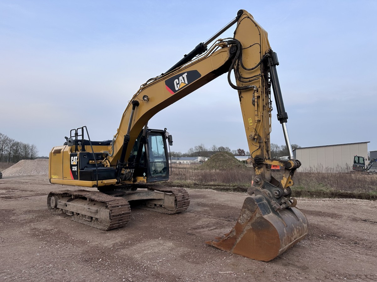 CATERPILLAR 323 EL Deutsche Maschine! Top !!! - Kāpurķēžu ekskavators: foto 2 CATERPILLAR 323 EL Deutsche Maschine! Top !!! - Kāpurķēžu ekskavators: foto 2