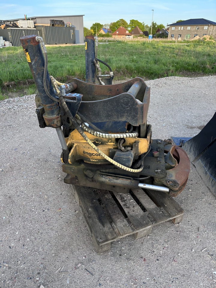 ENGCON EC 30 - S80 GR30 -S80 - SVAB Engcon Rototilt - Tiltrotator - Tiltrotators: foto 1 ENGCON EC 30 - S80 GR30 -S80 - SVAB Engcon Rototilt - Tiltrotator - Tiltrotators: foto 1