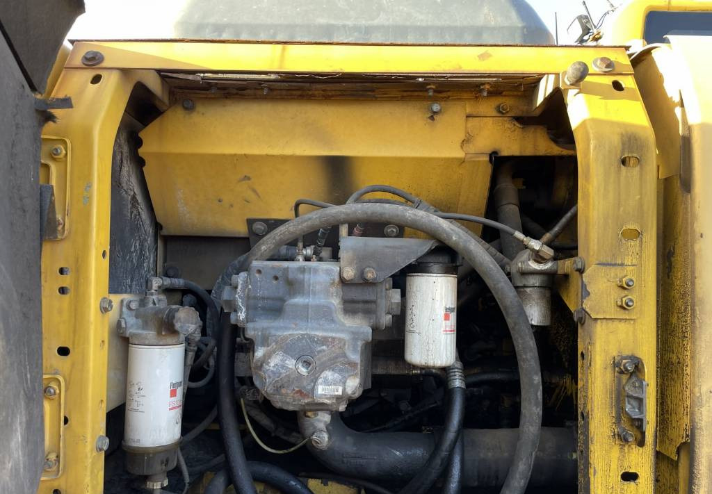 Kāpurķēžu ekskavators Komatsu PC 240LC-8 Hammerlines Klima 2 buckets: foto 11