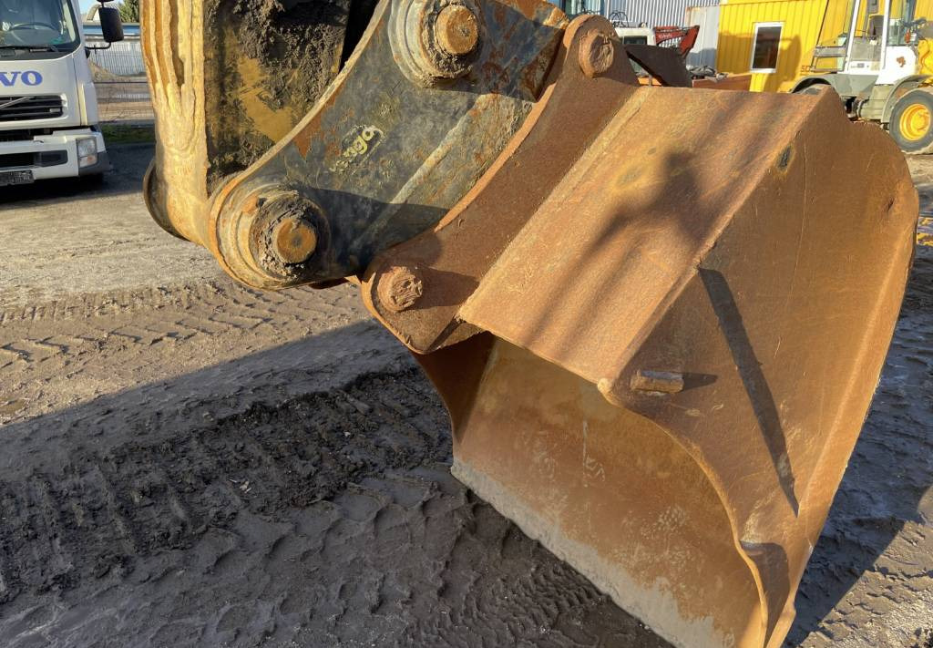 Kāpurķēžu ekskavators Komatsu PC 240LC-8 Hammerlines Klima 2 buckets: foto 19