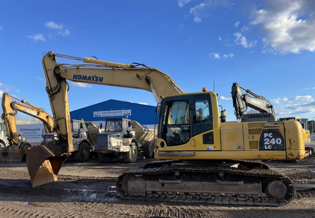 Komatsu PC 240LC-8 Hammerlines Klima 2 buckets - Kāpurķēžu ekskavators: foto 1 Komatsu PC 240LC-8 Hammerlines Klima 2 buckets - Kāpurķēžu ekskavators: foto 1