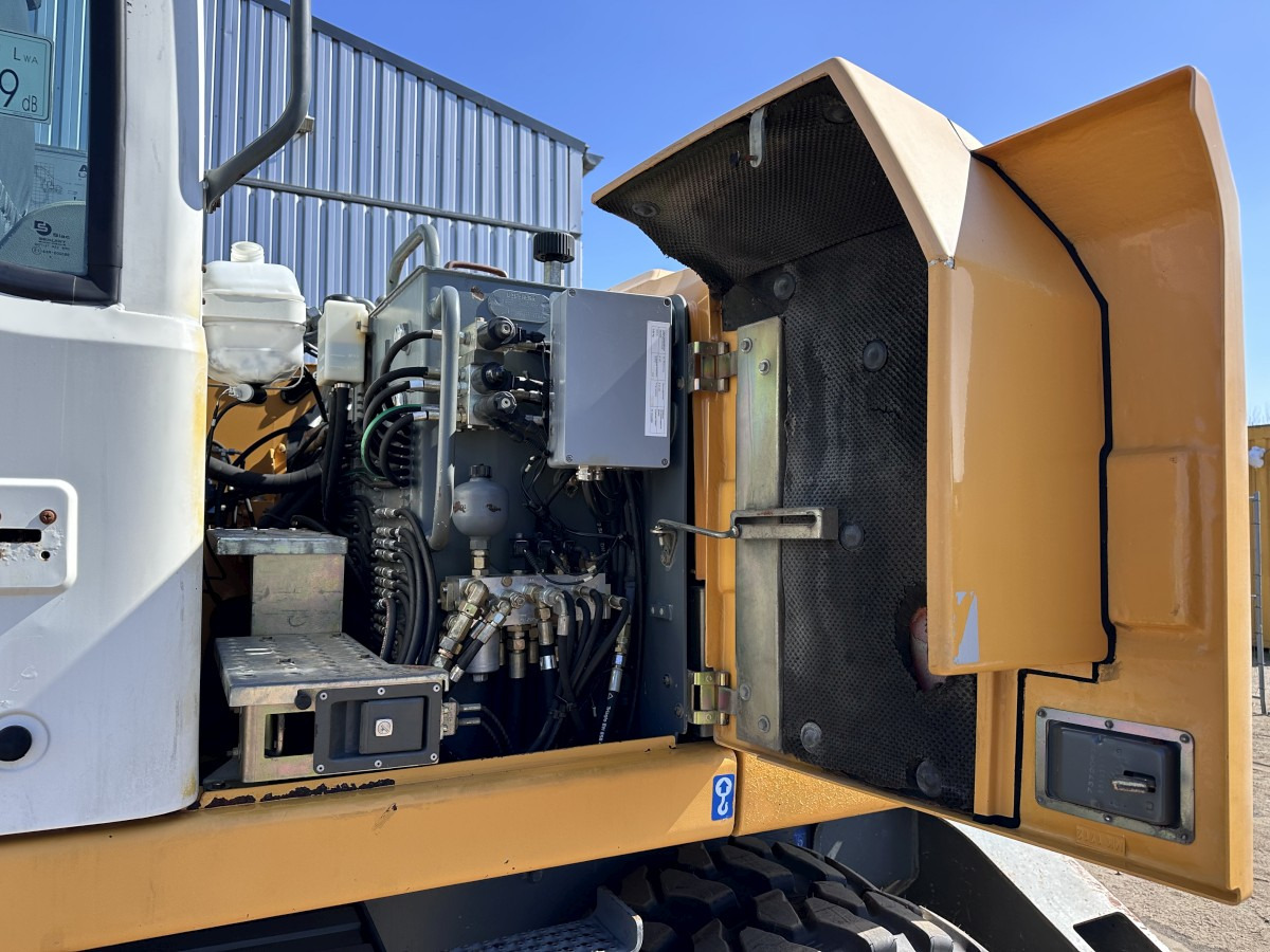 Riteņu ekskavators LIEBHERR A 314 All hydr. lines SW 33- 30 Km/h: foto 24