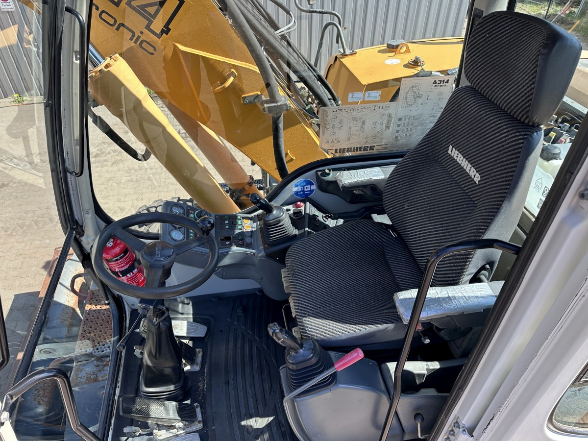Riteņu ekskavators LIEBHERR A 314 All hydr. lines SW 33- 30 Km/h: foto 11