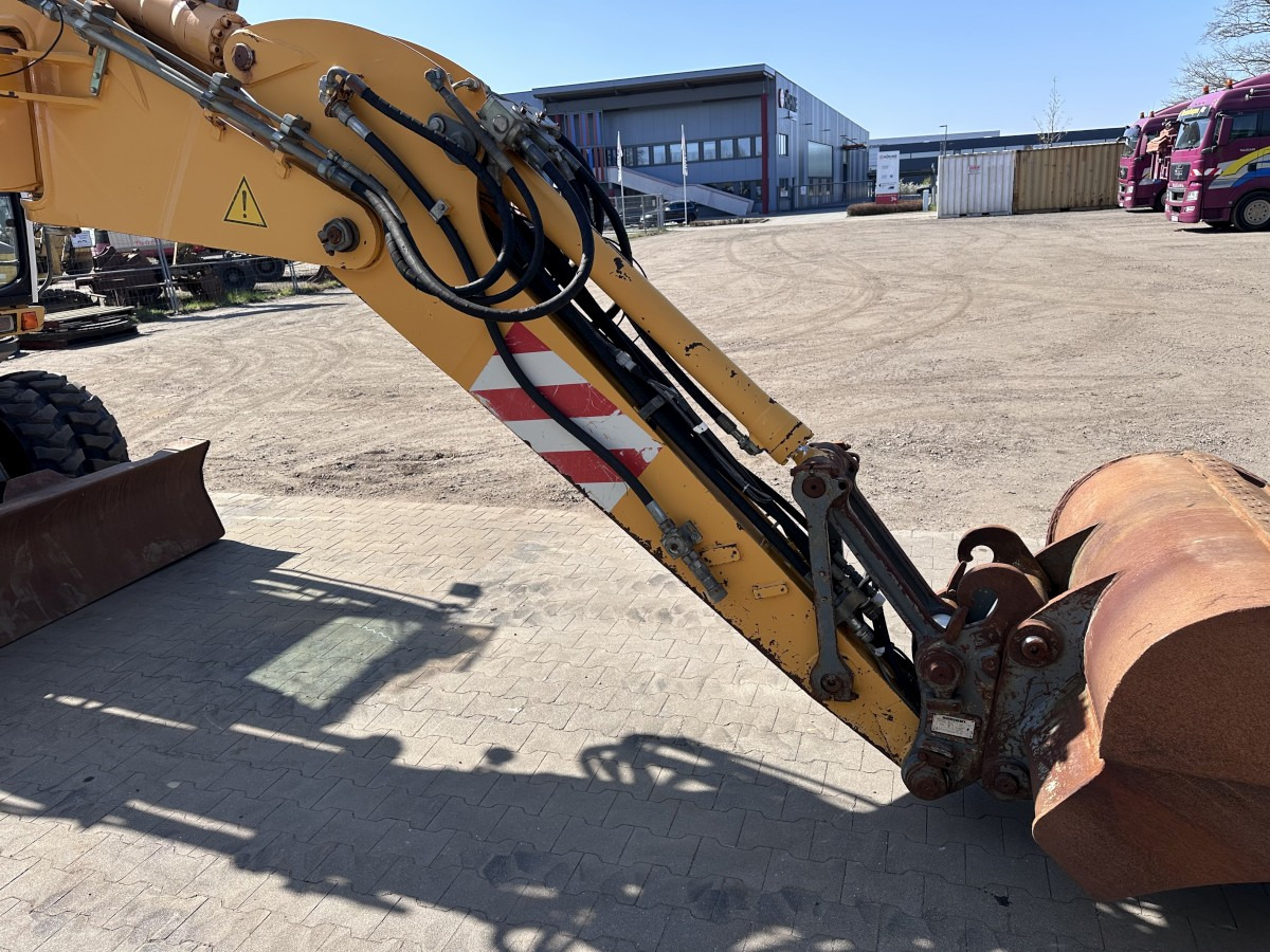 Riteņu ekskavators LIEBHERR A 314 All hydr. lines SW 33- 30 Km/h: foto 39